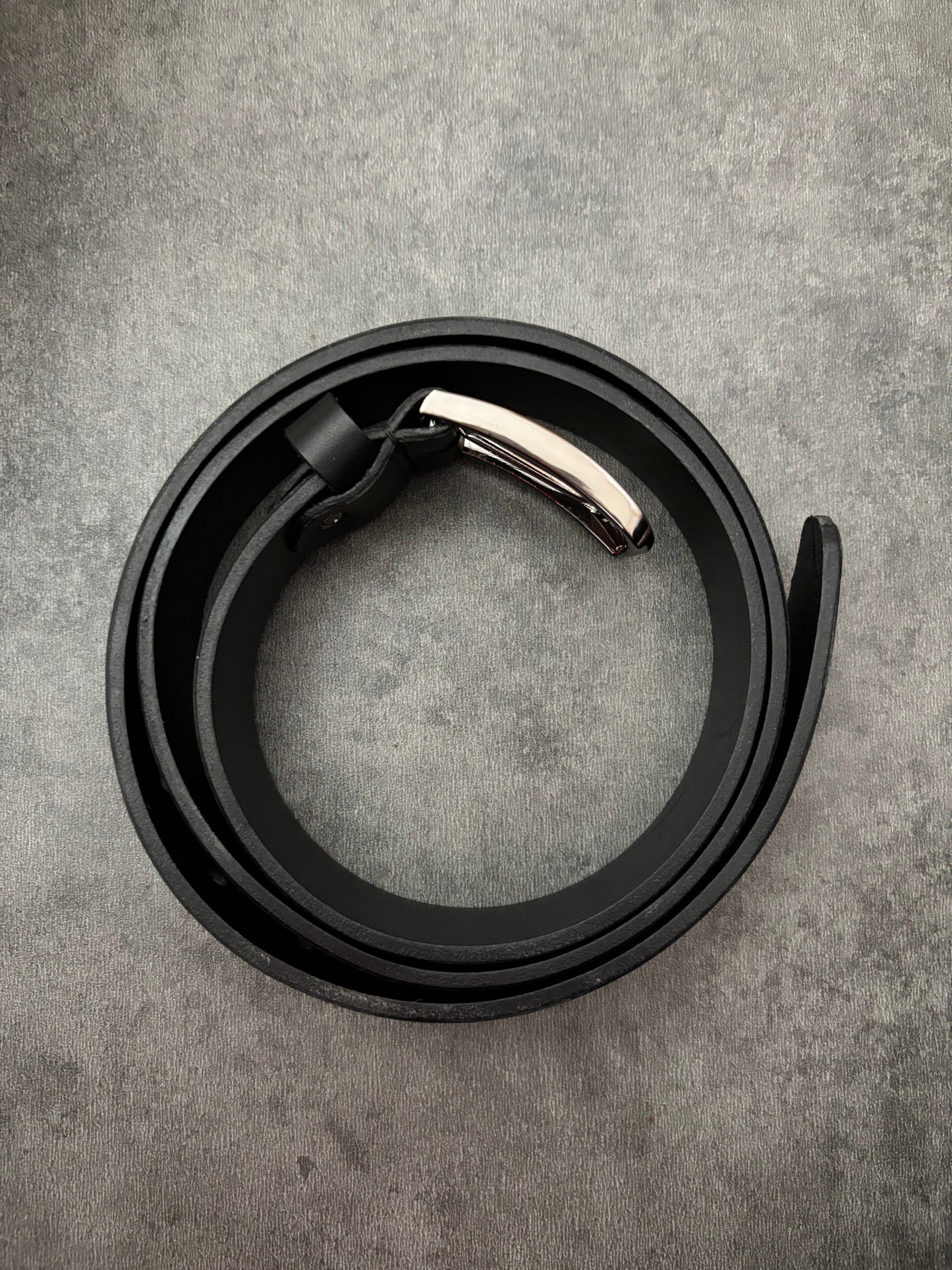 Kožený pásek – pevný základ každého outfitu