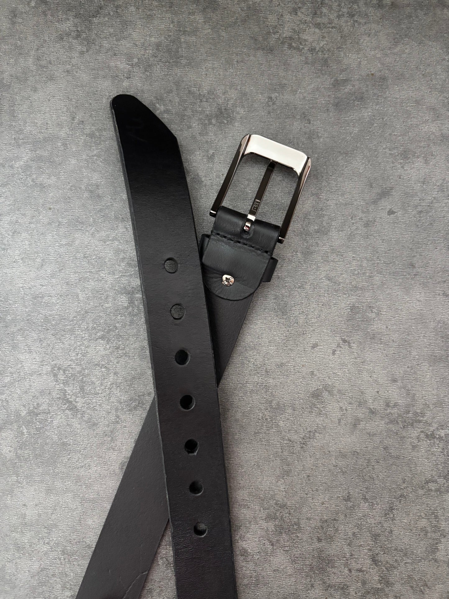 Kožený pásek – pevný základ každého outfitu